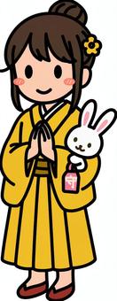 黄色の着物の女子です。 着物,シンプル,女子,和装,和服,ファッション,振袖,袴,成人式,正月のイラスト素材