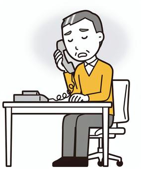 ニット中年男性(黄)-195-全身  ニット中年男性(黄)-195-全身 電話,落ち込む,おじさん,男性,中年,お父さん,パパ,シニア,ミドルエイジ,人物のイラスト素材