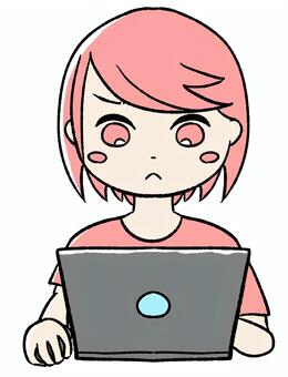 桃色の女の子　正面でパソコン　怒り顔 女の子,女性,若い女性,ピンク髪,デフォルメ,ゆるいイラスト,人物イラスト,キャラクターイラスト,シンプルイラスト,かわいいイラストのイラスト素材