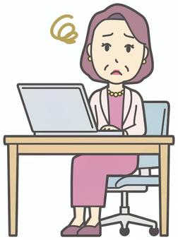  お金持ちマダム-131-全身 困る,おばさん,パソコン,中年,女性,富裕層,マダム,裕福,お金持ち,ミセスのイラスト素材