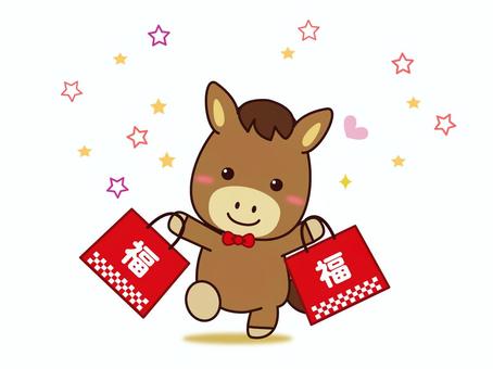 福袋を持つお馬さん 福袋,正月,馬,干支,午年,初売り,うれしい,楽しい,かわいい,笑顔のイラスト素材