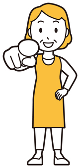  エプロンおばちゃん(黄)-236-全身 指さす,笑顔,おばちゃん,エプロン,お母さん,ママ,中年,おばさん,主婦,人物のイラスト素材