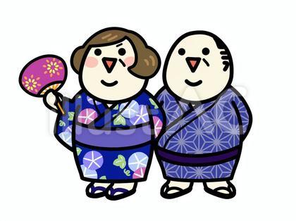 浴衣を着てうちわを持っている中年夫婦