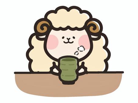 お茶を飲んでほっこりするひつじ ひつじ,羊,キャラクター,ゆるい,挨拶,かわいい,動物,もこもこ,透過,挿絵のイラスト素材