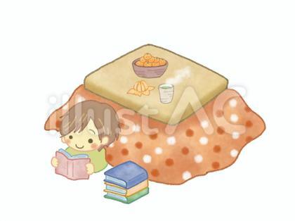 こたつで読書をする人