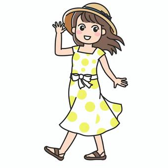 麦わら帽子を被って楽しく散歩する女の子5 麦わら帽子,帽子,女の子,散歩,歩く,ウォーキング,ワンピース,おでかけ,健康,健康づくりのイラスト素材