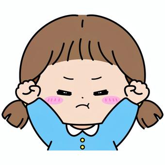 両手をあげて怒る女の子 人物,子供,園児,怒る,イライラ,イヤイヤ期,癇癪,不機嫌,悔しい,拗ねるのイラスト素材