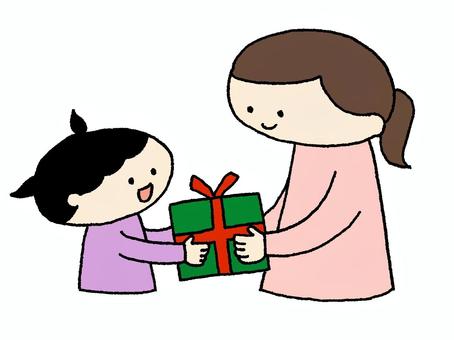 プレゼントを受け取る女の子 親子,子供,幼児,家族,母,子育て,幼稚園,保育園,小学生,笑顔のイラスト素材