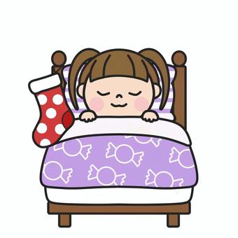 クリスマスプレゼントが楽しみな女の子2 クリスマス,聖夜,ベッド,女の子,くつした,おやすみ,眠る,寝る,枕,布団のイラスト素材