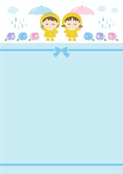 梅雨のあじさいと傘をさす子どもたち04 梅雨,あじさい,背景,雨,傘,フレーム,アジサイ,紫陽花,リボン,花のイラスト素材