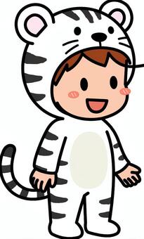 白の虎コスの男の子です。 虎,コスプレ,シンプル,着ぐるみ,コスチューム,イベント,パーティー,耳,しっぽ,動物のイラスト素材