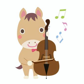 コントラバスを弾く午年の馬