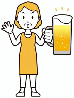  エプロンおばちゃん(黄)-179-全身 ビール,注意,おばちゃん,エプロン,お母さん,ママ,中年,おばさん,主婦,人物のイラスト素材