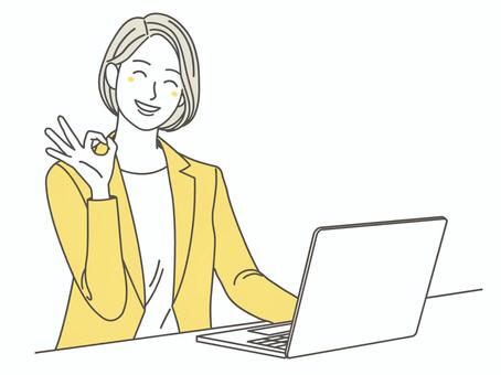 パソコンをする女性2 パソコンをする女性2 女性,パソコン,ノートパソコン,会社員,リモートワーク,デスクワーク,笑顔,操作,連絡,報告のイラスト素材