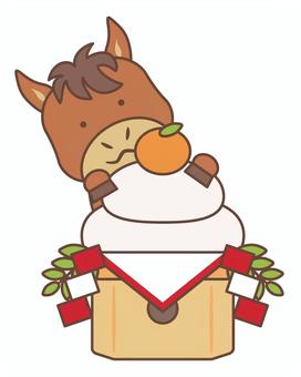 馬と鏡餅_主線あり 午年,馬,鏡餅,年賀状素材,お正月,かわいい,縁起物,干支,十二支,餅のイラスト素材