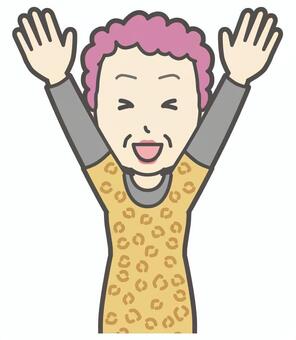  笑顔でバンザイしている大阪のおばちゃん 挙手,おばちゃん,大阪,ヒョウ柄,おばはん,中年,女性,関西,派手,おばさんのイラスト素材