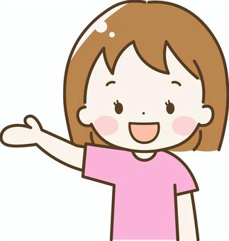 案内・紹介する女の子 女の子,案内,紹介,説明,発表,笑顔,にっこり,こども,ニコニコ,明るいのイラスト素材