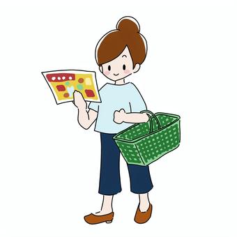 チラシを見ながら買い物する女性 買い物,スーパー,チラシ,買い物カゴ,笑顔,うれしい,手描き,正面,人物,女の子のイラスト素材