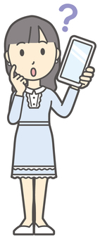  ワンピースお嬢様-395-全身 スマホ,はてな,お嬢様,女性,女の子,オシャレ,人物,かわいい,考える,疑問のイラスト素材