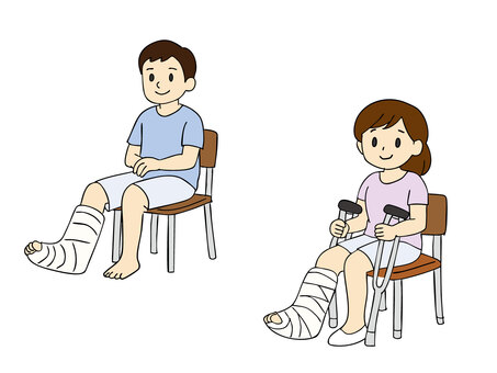 足を骨折して椅子に座る男女のイラスト 骨折,足,座る,ギプス,治療,怪我,男性,女性,診察,半袖のイラスト素材
