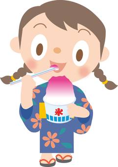 かき氷を食べる浴衣の女の子 かき氷,縁日,夏祭り,お盆,祭り,浴衣,女の子,着物,夏,かわいいのイラスト素材