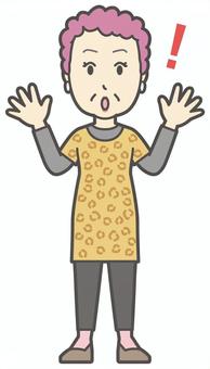  大阪のおばちゃん-086-全身 気づく,おばちゃん,大阪,ヒョウ柄,おばはん,中年,女性,関西,派手,おばさんのイラスト素材