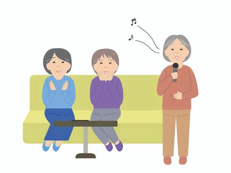 カラオケを楽しむ高齢女性 女性,大人,主婦のイラスト素材