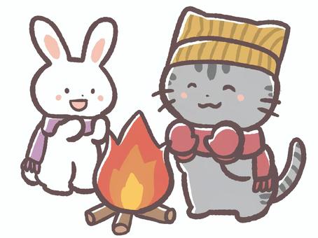 寒い冬に焚き火する動物の猫とうさぎ 寒い冬に焚き火する動物の猫とうさぎ 冬,焚き火,12月,1月,2月,火,寒い,猫,うさぎ,マフラーのイラスト素材