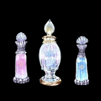 シェル風キラキラコスメボトル 香水,コスメ,瓶,ゆめかわいい,貝,ガラス,ボトル,キラキラ,アイテム,魔法のイラスト素材