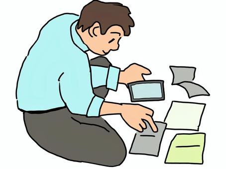 年末調整、確定申告などする男性 年末調整,確定申告,書類作成,スマホ入力,会社員,男性,ハガキ,申告データ,控除,保険のイラスト素材