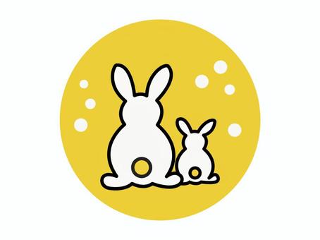 お月見　月の中にいるうさぎの親子１ お月見,十五夜,満月,月,うさぎ,後ろ姿,親子,秋,中秋の名月,シルエットのイラスト素材