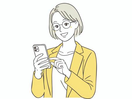スマホを操作する女性2 スマホ,女性,スマートフォン,若い,タッチ,操作,画面,チェック,携帯電話,携帯のイラスト素材