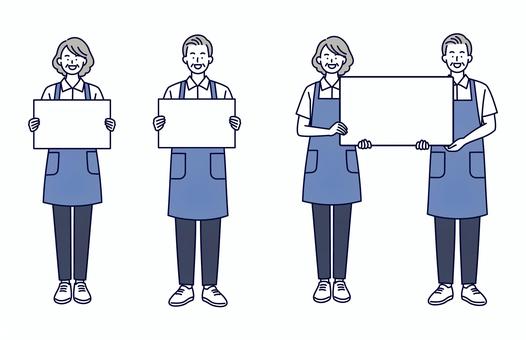 メッセージボードを持つシニアスタッフ男女 メッセージボードを持つシニアスタッフ男女 人物,男性,女性,高齢者,シニア,エプロン,笑顔,ボード,案内,広告のイラスト素材