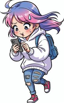 白いパーカー女子がスマホに集中して歩く姿