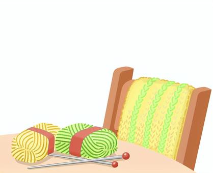 テーブルの上の毛糸と椅子の上網かけ 毛糸,編み物,テーブル,椅子,黄色,緑,編み棒,マフラーのイラスト素材