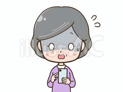スマホを操作しながら焦るシニア女性