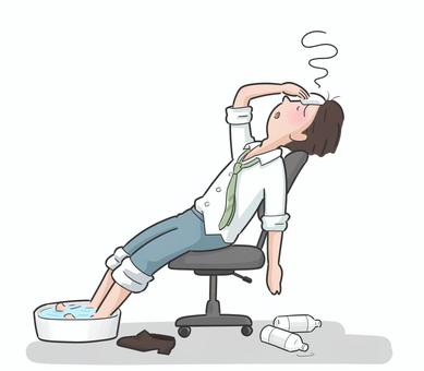 熱中症の体を冷やす男性 熱中症,冷やす,男性,飲み物,ペットボトル,水,付ける,イス,足のイラスト素材