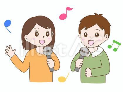 カラオケで歌を歌うかわいい男女