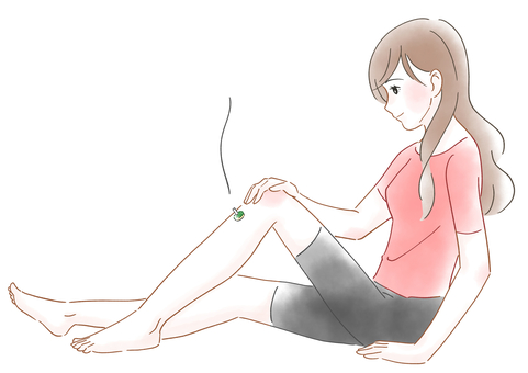 足にお灸をする女性の水彩風イラスト お灸,鍼灸,東洋医学,ツボ,足,リラクゼーション,リラックス,画像,挿絵,イラストのイラスト素材