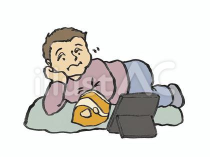 ポテチを食べながらタブレットを見る男性
