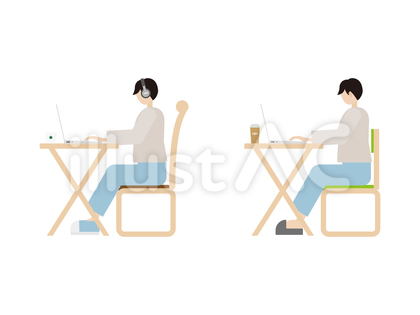 人物-20 ネットサーフィンをする男性
