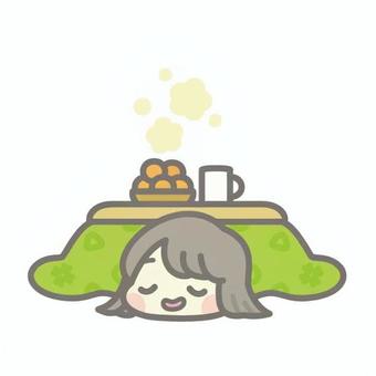 こたつむり　女の子 寝正月,こたつ,女の子,長髪,みかん,茶碗,コップ,布団,湯気,緑色のイラスト素材