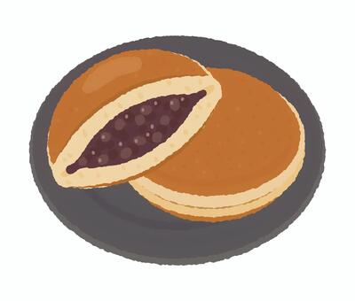 皿にのったどら焼き どら焼き,和菓子,茶菓子,あんこ,小倉あん,粒あん,お菓子,和スイーツ,三笠焼のイラスト素材