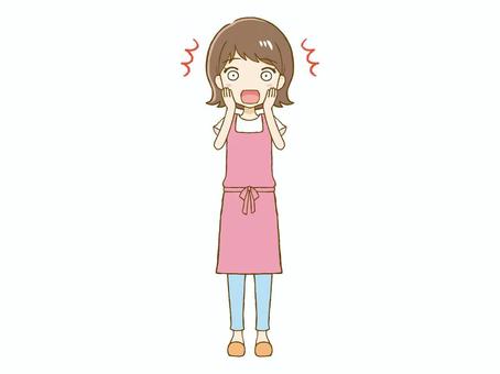 驚いた表情をするエプロン姿の女性 驚く,表情,びっくり,女,エプロン,慌てる,反応,どうしよう,なぜ,困るのイラスト素材