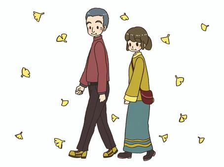 秋の散歩を楽しむ老夫婦 おじいさん,おばあさん,シニア,家族,夫婦,カップル,笑顔,歩く,イチョウ,散歩のイラスト素材