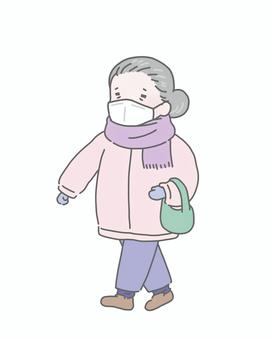 冬にマスク姿で歩くおばあさん 高齢者,シニア,女性,冬,冬服,マスク,歩く,外出,健康,通院のイラスト素材