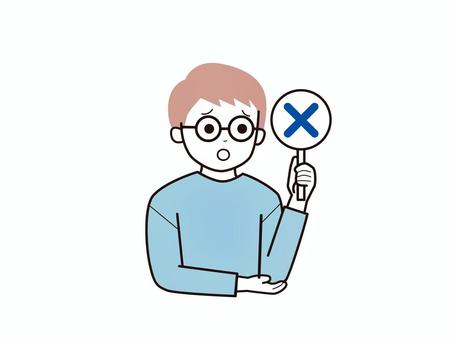バツの札を持った男子2／カラー 上半身,長袖,バツ,札,残念,子供,男の子,男児,小学生,幼児のイラスト素材