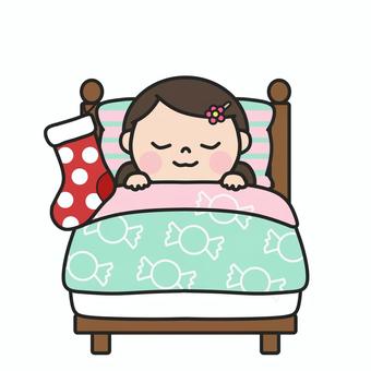 クリスマスプレゼントが楽しみな女の子4 クリスマス,聖夜,ベッド,女の子,くつした,おやすみ,眠る,寝る,枕,布団のイラスト素材
