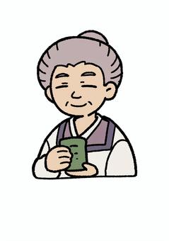 おばあちゃん おばあちゃん,バストアップ,お茶,割烹着,笑顔,お団子,オーソドックス,老人のイラスト素材