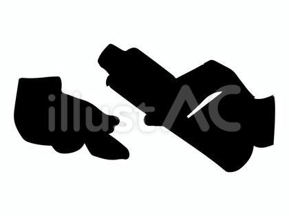 化粧水をコットンに染み込ませる手元